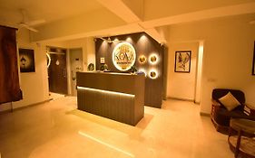 Hotel Aura Near Kokilaben Dhirubhai Ambani Hospital Mumbai